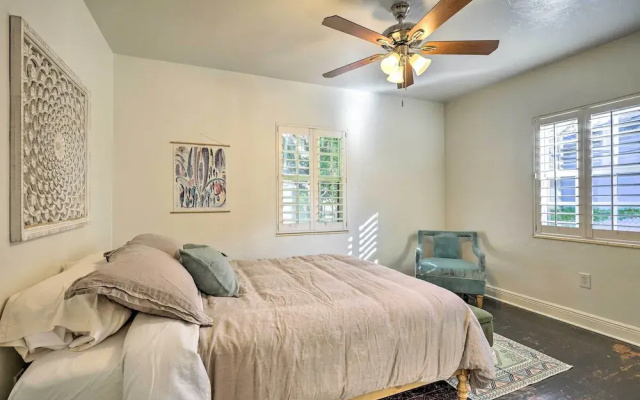 photo 2 of Biscayne Park Vacation Rental w/ Yard!