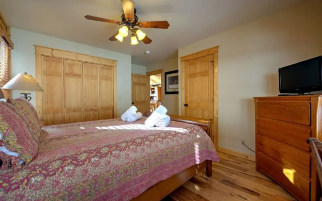 photo 3 of Black Bear Lodge at Scenic Wolf Resort - 3 Br Cabin