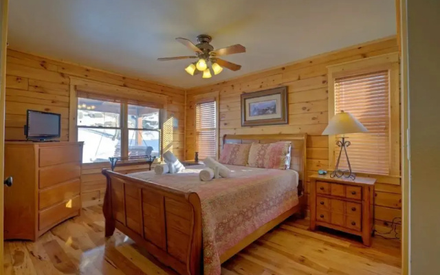 photo 4 of Black Bear Lodge at Scenic Wolf Resort - 3 Br Cabin