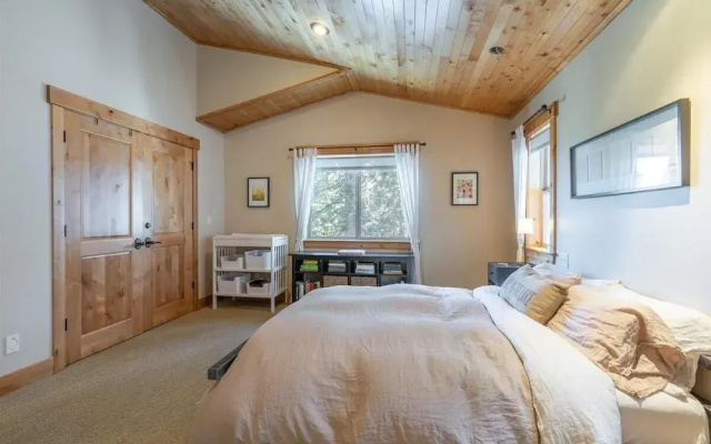 photo 2 of Black Diamond by Avantstay - Mountain Home in Tahoe Donner!