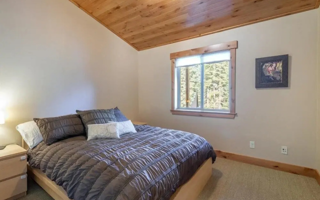 photo 5 of Black Diamond by Avantstay - Mountain Home in Tahoe Donner!