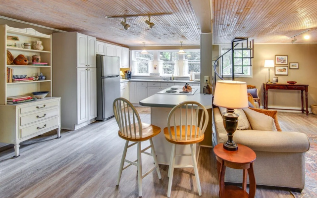 photo 4 of Black Mountain Cabin Apartment ~ 2 Mi to Downtown!