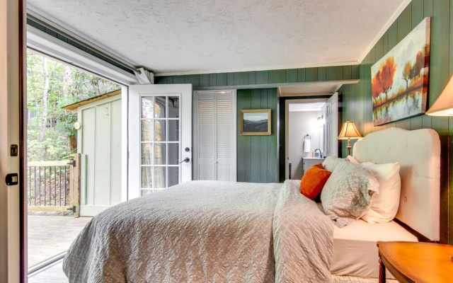 photo 5 of Black Mountain Cabin Apartment ~ 2 Mi to Downtown!