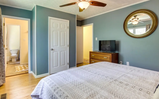 photo 4 of Pet-friendly Black Mountain Vacation Home w/ Deck