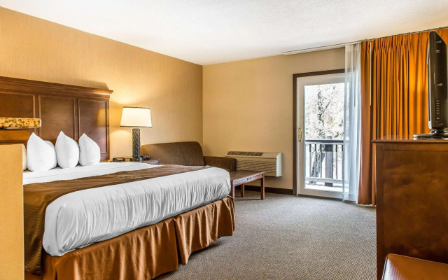 photo 4 of The Black Swan Lee - Lenox, an Ascend Collection Hotel