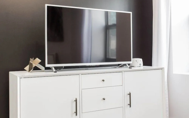 photo 4 of Black Walnut - Modern 1 BDR in Downtown