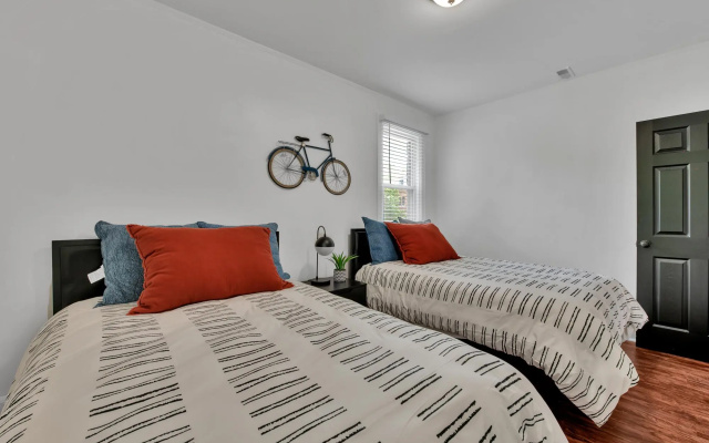 photo 3 of Black & White Luxury Retreat.