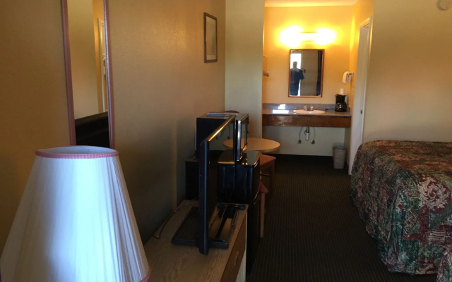 photo 2 of Blackwater Inn