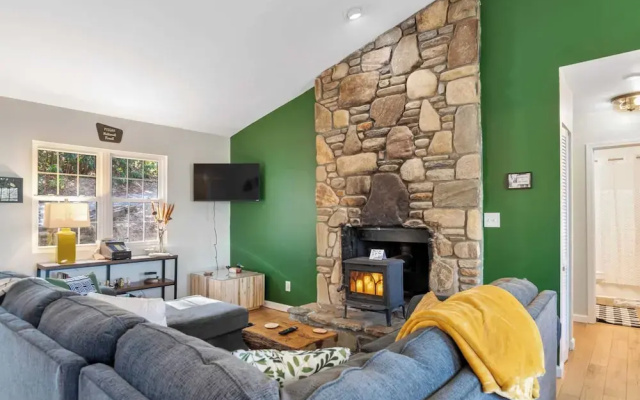 photo 2 of Blissful Bungalow by Avantstay Adventure Escape