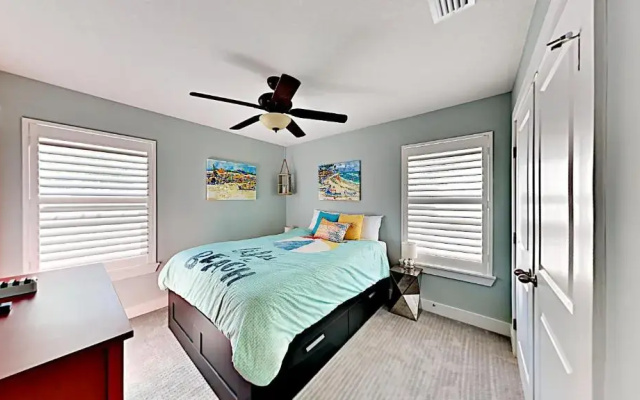 photo 4 of Blue Breeze, 4 Bedrooms, 3 Bathrooms, Sleeps 10, walk to Beach