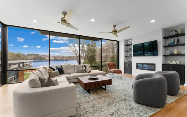 photo 5 of Blue Haven W/game Room, Hot Tub & Optional Boat Rental
