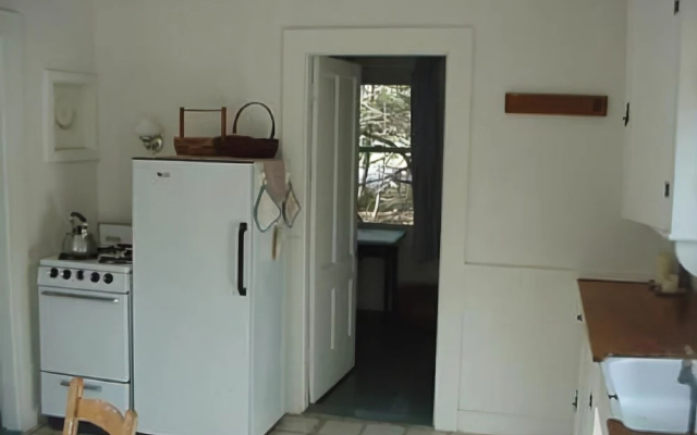 photo 2 of Blue House - Two Bedroom Home