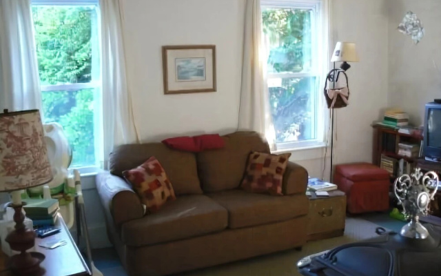 photo 5 of Blue House - Two Bedroom Home
