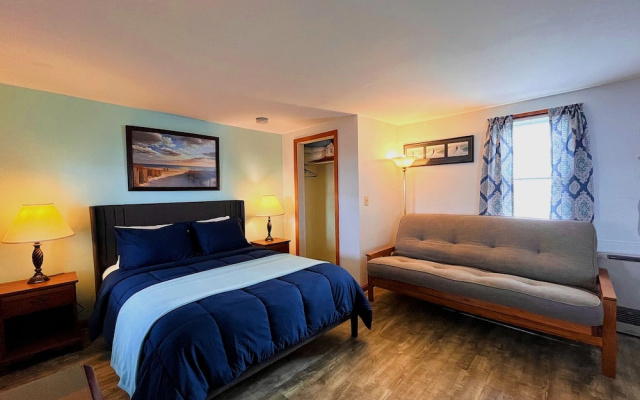 photo 2 of Blue Jay Motel