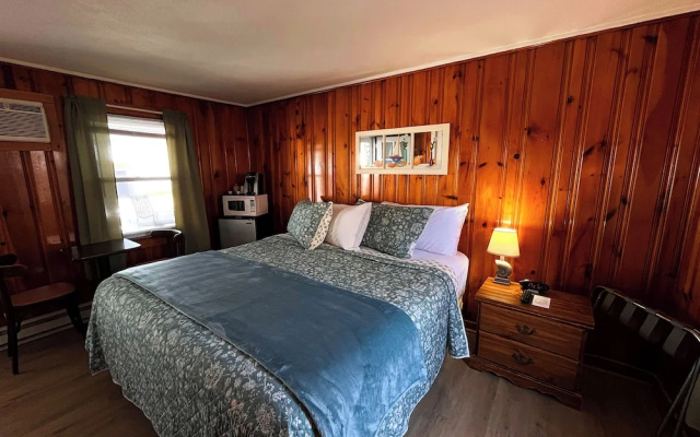 photo 4 of Blue Jay Motel