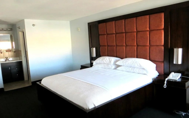 photo 3 of Blue Moon Resort