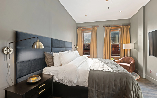 photo 3 of The Historic Blue Moon Hotel - NYC