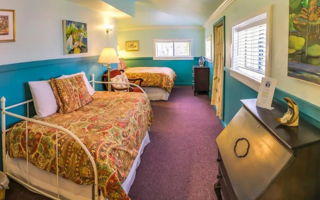 photo 2 of Blue Moon House ~ Just Five Blocks From Osf!