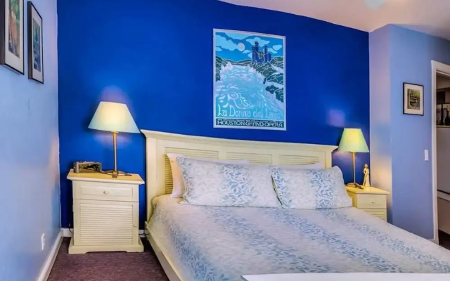 photo 3 of Blue Moon House ~ Just Five Blocks From Osf!