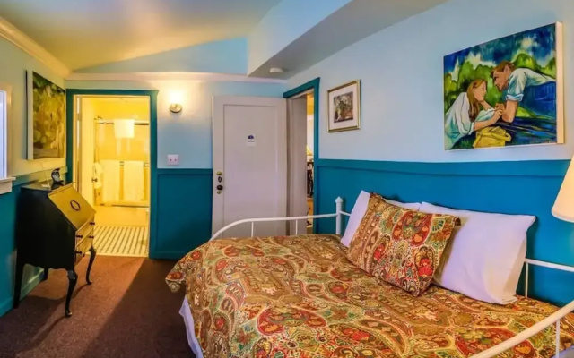 photo 5 of Blue Moon House ~ Just Five Blocks From Osf!