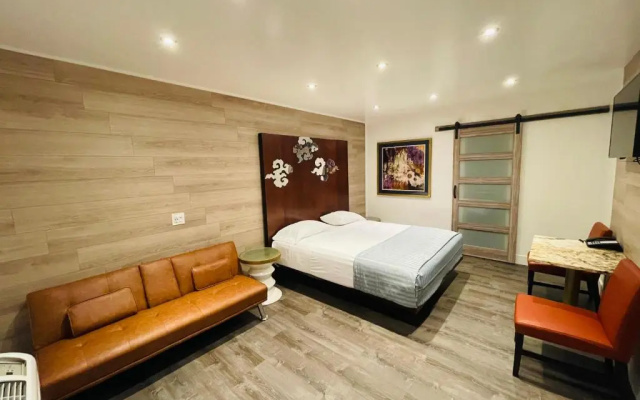 photo 2 of Casa Blanca Inn & Suites