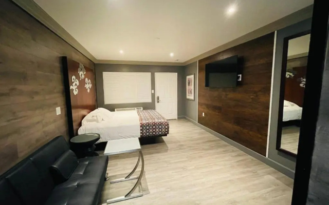 photo 3 of Casa Blanca Inn & Suites