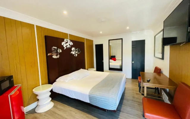 photo 5 of Casa Blanca Inn & Suites