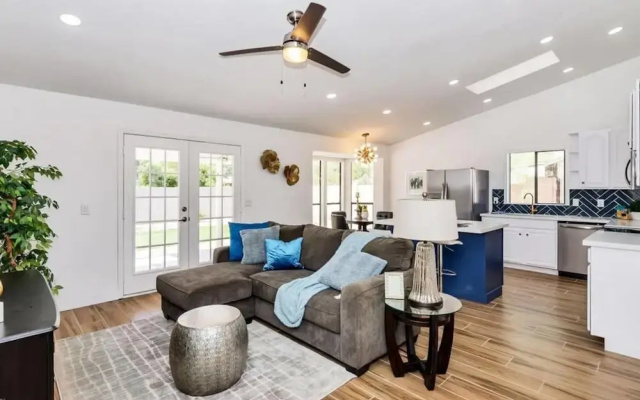 photo 2 of Blue Pool White House Luxury 4 bd 2 ba w/ Pool!