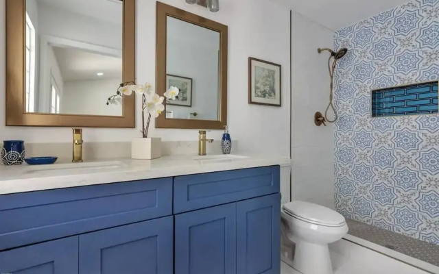 photo 4 of Blue Pool White House Luxury 4 bd 2 ba w/ Pool!