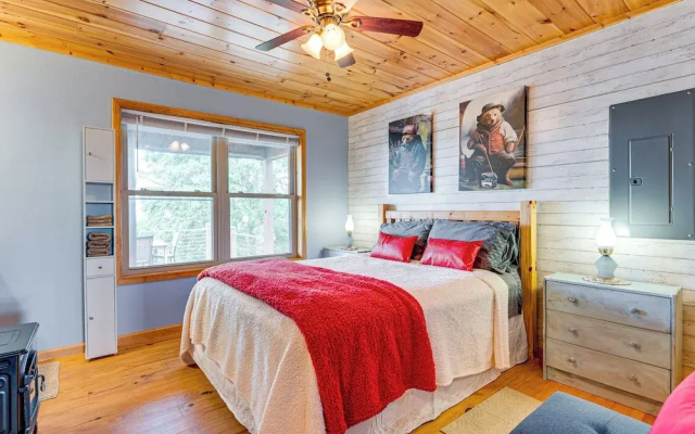 photo 4 of Mtn-view Cabin: Deck & Pets Welcome in Murphy