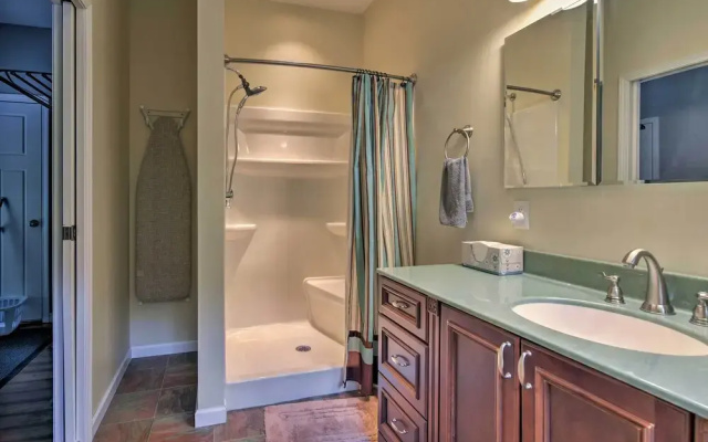 photo 5 of Blue Ridge Mountain Rental w/ Hot Tub & Gas Grill!