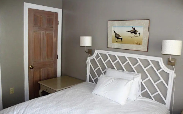 photo 5 of Blue Water Beachfront Condo 2 Mi to SkyWheel!