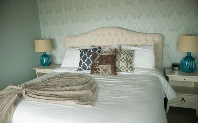 photo 3 of Blue Wave Inn