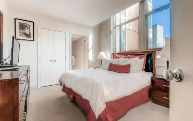 photo 2 of Bluebird Suites at Boston's Theatre District