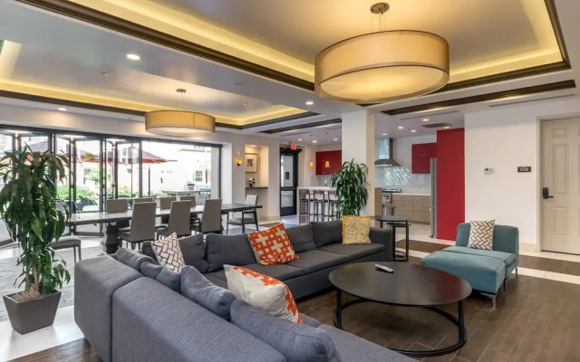 photo 2 of Bluebird Suites in Silicon Valley