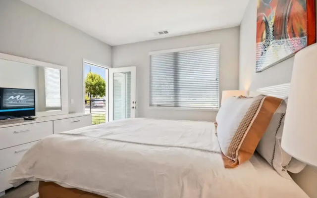 photo 4 of Bluebird Suites near Facebook HQ