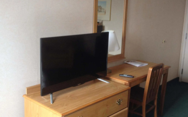 photo 5 of Blueway Inn & Suites Roseville