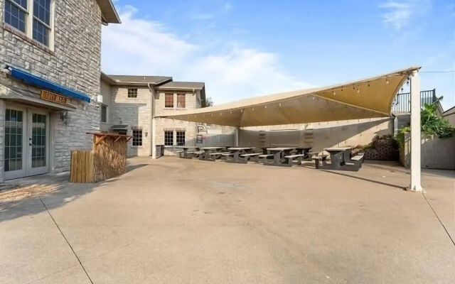 photo 3 of Bluffs Oasis 2 Bedroom Condo by RedAwning