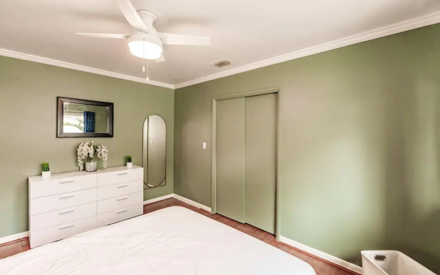 photo 4 of Uhost AI Quaint 1BR w Patio Kitchenette