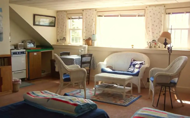 photo 4 of Boathouse - One Bedroom Apartment