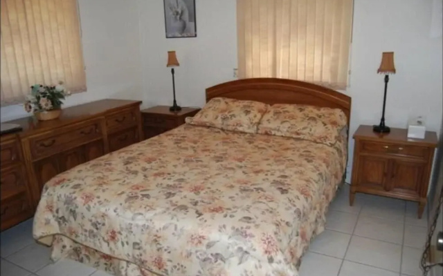 photo 4 of Bonita Shores Cottage - Weekly