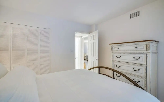 photo 2 of Bonita Springs Condo w/ Community Pool!
