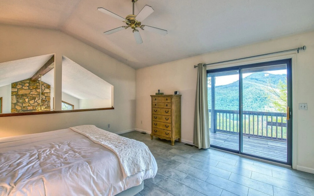 photo 4 of Bonnie View 21 4 Bedroom Home by Redawning