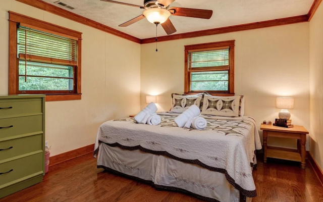 photo 3 of Bonnie's Cottage - 3 Br Cabin