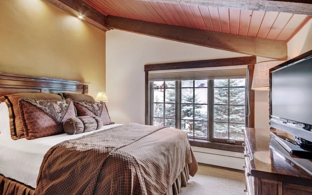 photo 2 of Rustic Mountain View 2Bedroom Condo- Lodge at Vail by RedAwning - Save 20% on 7+ Nights!
