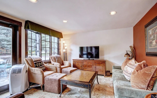 photo 4 of Rustic Mountain View 2Bedroom Condo- Lodge at Vail by RedAwning - Save 20% on 7+ Nights!