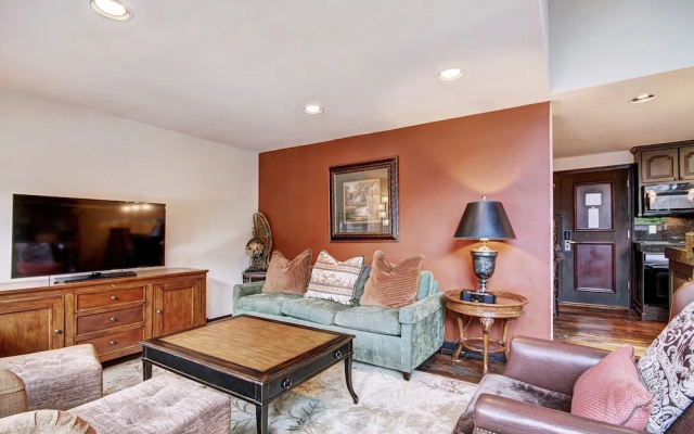 photo 5 of Rustic Mountain View 2Bedroom Condo- Lodge at Vail by RedAwning - Save 20% on 7+ Nights!