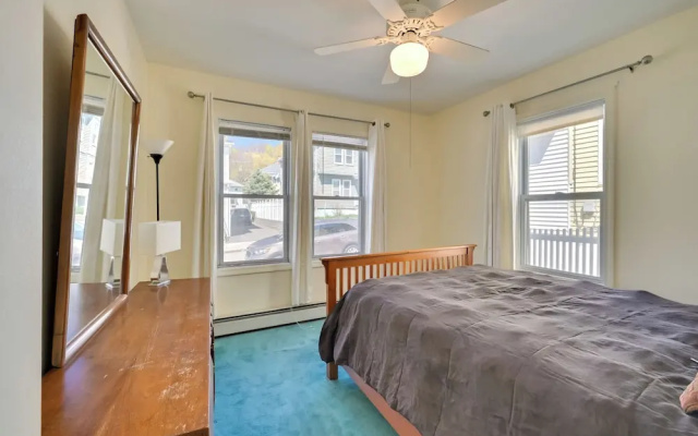 photo 2 of Boston Area Vacation Rental 3 Mi to Airport!
