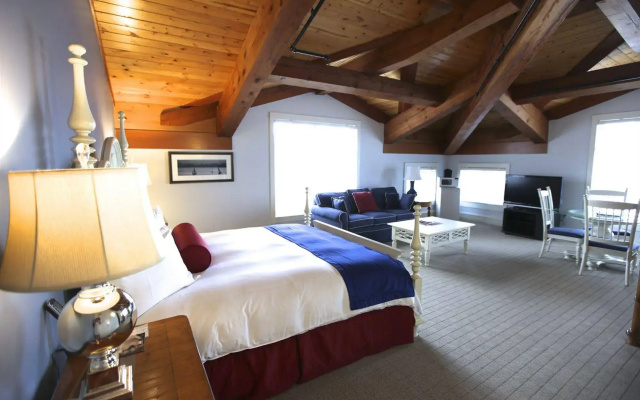 photo 3 of Boston Yacht Haven Inn & Marina