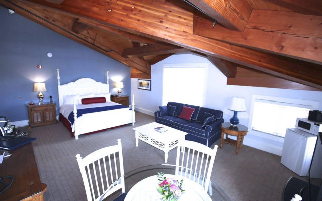 photo 4 of Boston Yacht Haven Inn & Marina